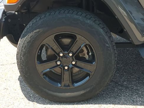 Used 2021 Jeep Wrangler Unlimited Sahara AWD/4WD image 13