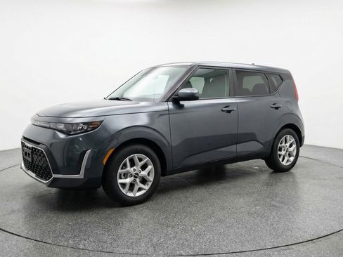 Used 2025 Kia Soul LX w/ LX Technology Package image 3