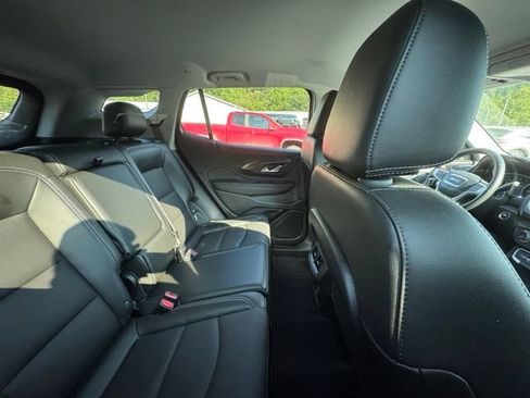 Used 2024 GMC Terrain SLT FWD image 11