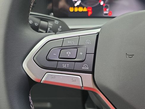 New 2026 Volkswagen Tiguan SE FWD image 17