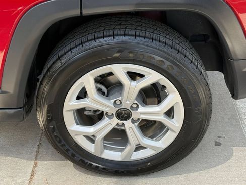 Used 2025 Jeep Compass Latitude AWD/4WD image 30