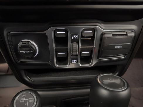 Used 2023 Jeep Wrangler Unlimited Sahara AWD/4WD image 15