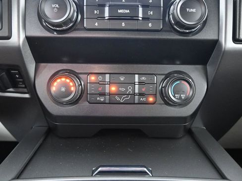 Used 2019 Ford F250 XLT w/ XLT Premium Package AWD/4WD image 30