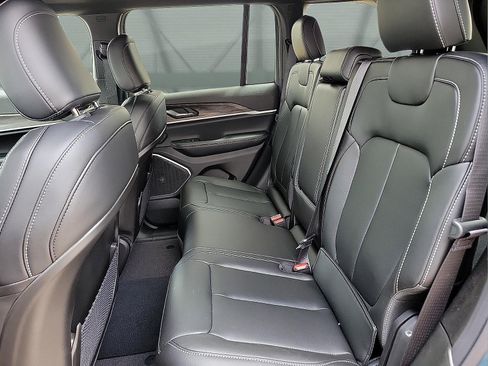 New 2026 Jeep Grand Cherokee Limited RWD image 8