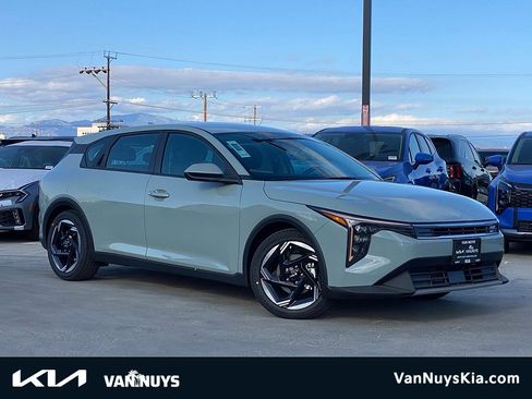 New 2026 Kia K4 EX FWD image 1