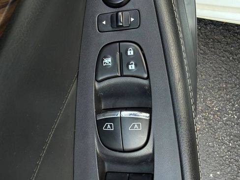 Used 2016 Nissan Maxima Platinum w/ Interior Lighting Package FWD image 39