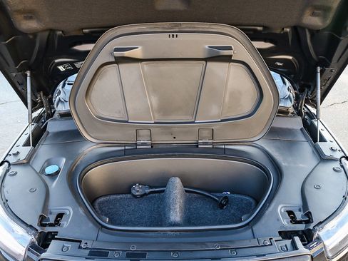 Used 2021 Volvo XC40 P8 Recharge w/ Advanced Package image 26