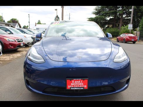 Used 2021 Tesla Model Y Long Range AWD/4WD image 2