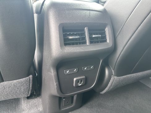 Used 2024 Chevrolet Equinox Premier FWD image 30