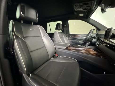 Used 2023 Cadillac Escalade Premium Luxury AWD/4WD image 28