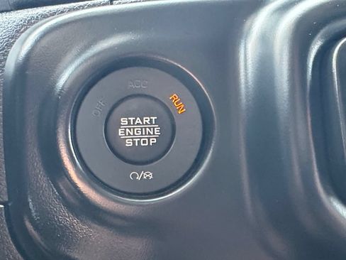 Used 2020 Jeep Wrangler Unlimited Sahara AWD/4WD image 33