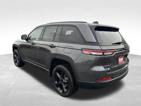 New 2025 Jeep Grand Cherokee Altitude image 3