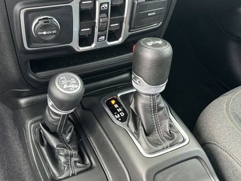 Certified 2025 Jeep Wrangler Unlimited Sahara w/ Safety Group image 31