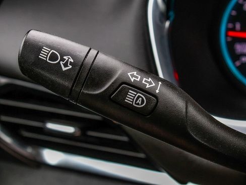 Used 2021 Chevrolet Traverse LT image 27