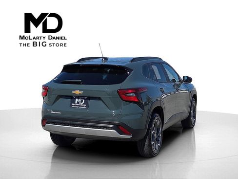 Used 2025 Chevrolet Trax LT image 5