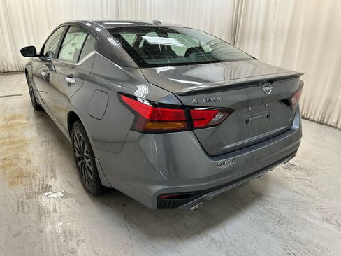 New 2025 Nissan Altima 2.5 SV image 2