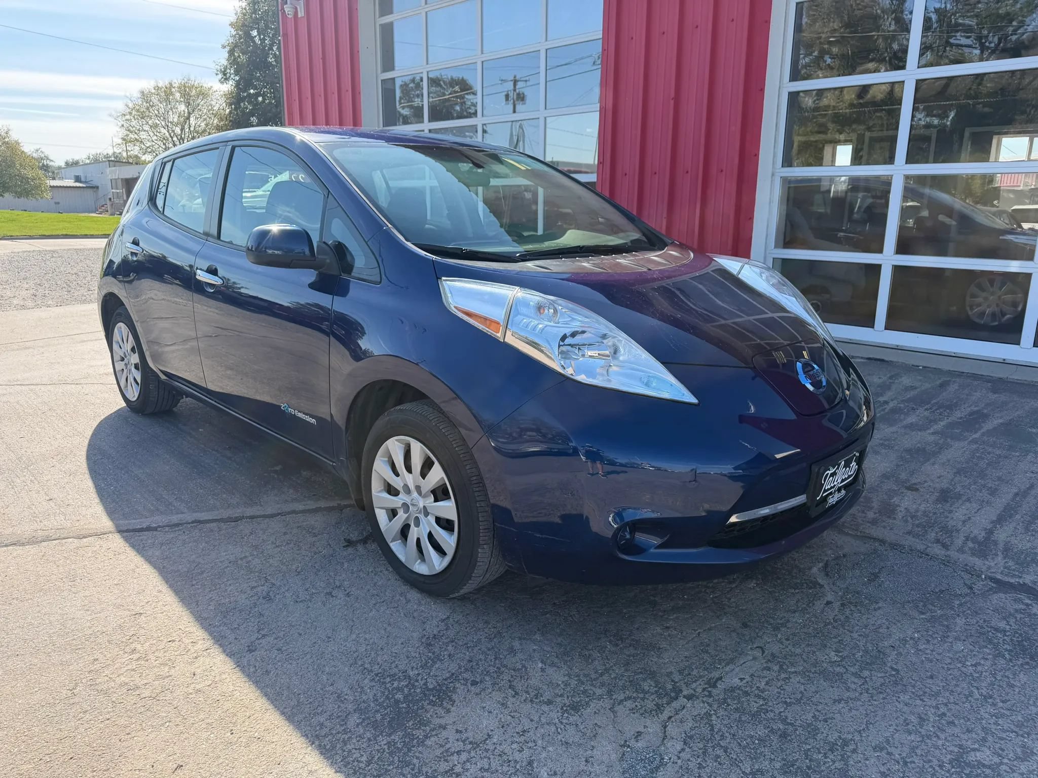 Used 2017 Nissan Leaf S w/ Charge Package FWD image 2
