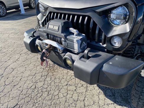 Used 2018 Jeep Wrangler Unlimited Sport S AWD/4WD image 22