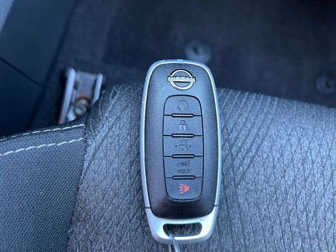 Used 2025 Nissan Rogue SV image 21