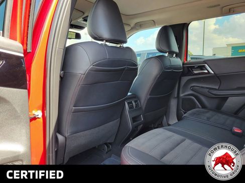 Used 2023 Mitsubishi Outlander SE image 16