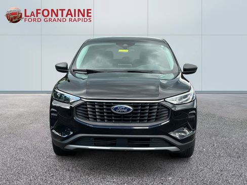 Used 2023 Ford Escape Active AWD/4WD image 2