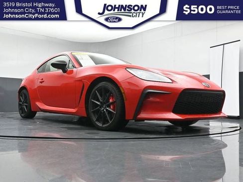 Used 2025 Toyota GR86 Premium w/ Performance Package RWD image 27