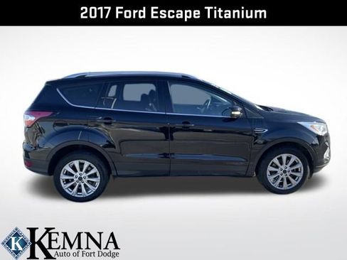 Used 2017 Ford Escape Titanium image 2