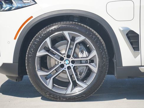 Used 2026 BMW X5 xDrive50e w/ Premium Package image 5