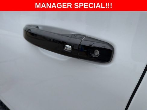 Used 2022 Chevrolet Tahoe Z71 w/ Z71 Off-Road Package AWD/4WD image 12