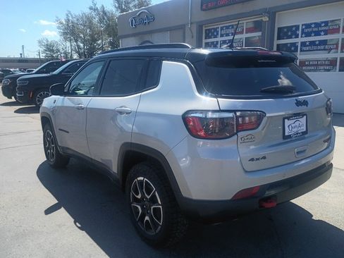 Used 2025 Jeep Compass Trailhawk AWD/4WD image 8