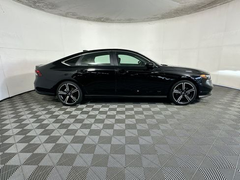 Used 2025 Honda Accord Sport image 2