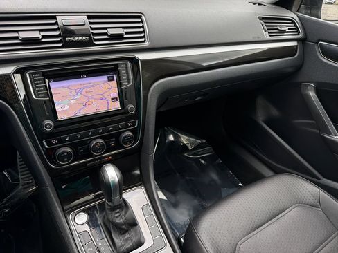 Used 2019 Volkswagen Passat 2.0T SE R-Line FWD image 18
