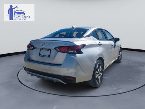 Used 2021 Nissan Versa SV image 5