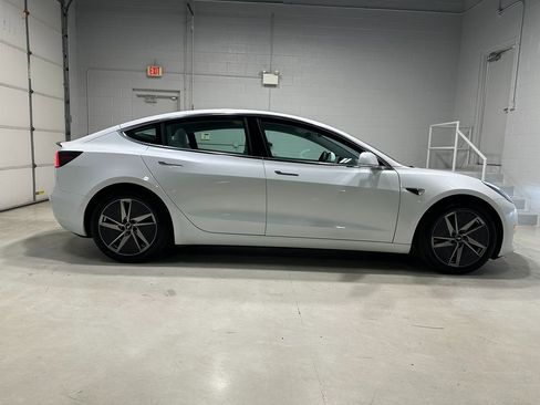 Used 2020 Tesla Model 3 Performance image 2