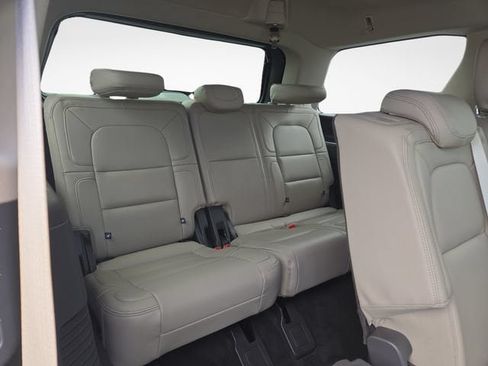 Used 2024 Lincoln Navigator Premiere AWD/4WD image 34