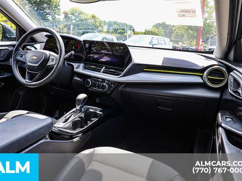 Used 2025 Chevrolet Trax LT FWD image 29