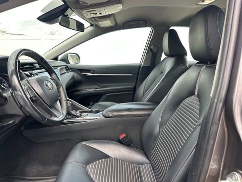 Used 2019 Toyota Camry SE image 10
