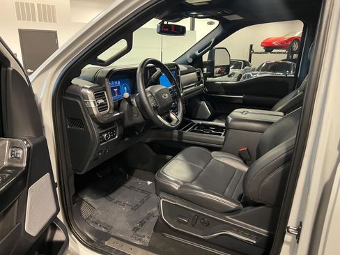 Used 2025 Ford F350 Platinum w/ FX4 Off-Road Package AWD/4WD image 10