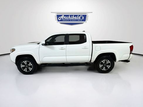 Used 2017 Toyota Tacoma TRD Sport AWD/4WD image 5