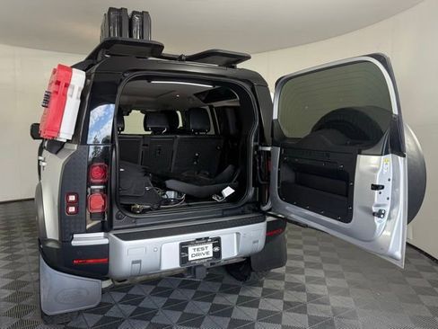 Used 2020 Land Rover Defender 110 First Edition image 15