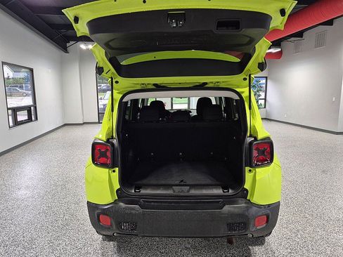 Used 2018 Jeep Renegade Altitude AWD/4WD image 5