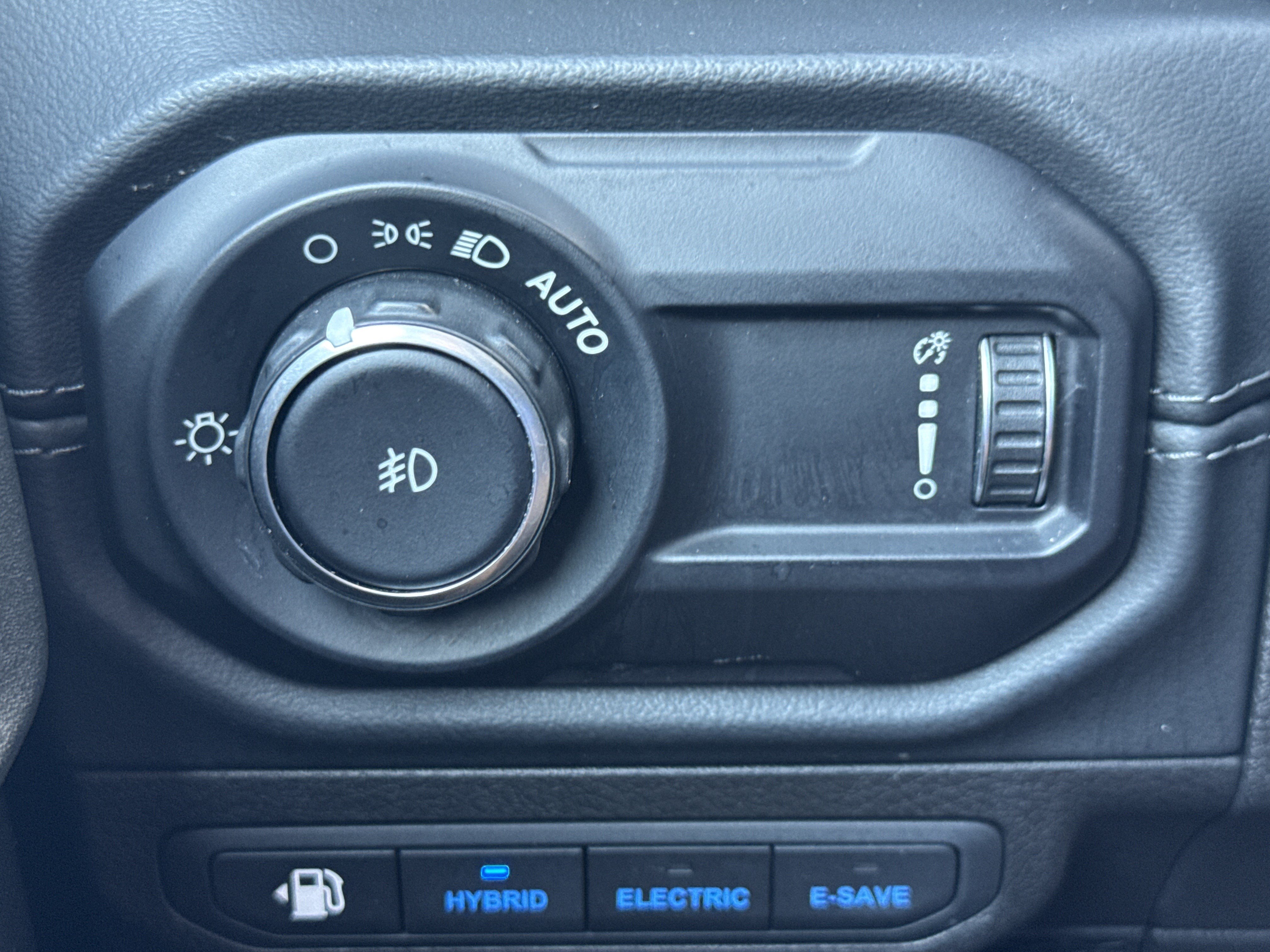 Used 2024 Jeep Wrangler Unlimited Rubicon 4xe AWD/4WD image 14