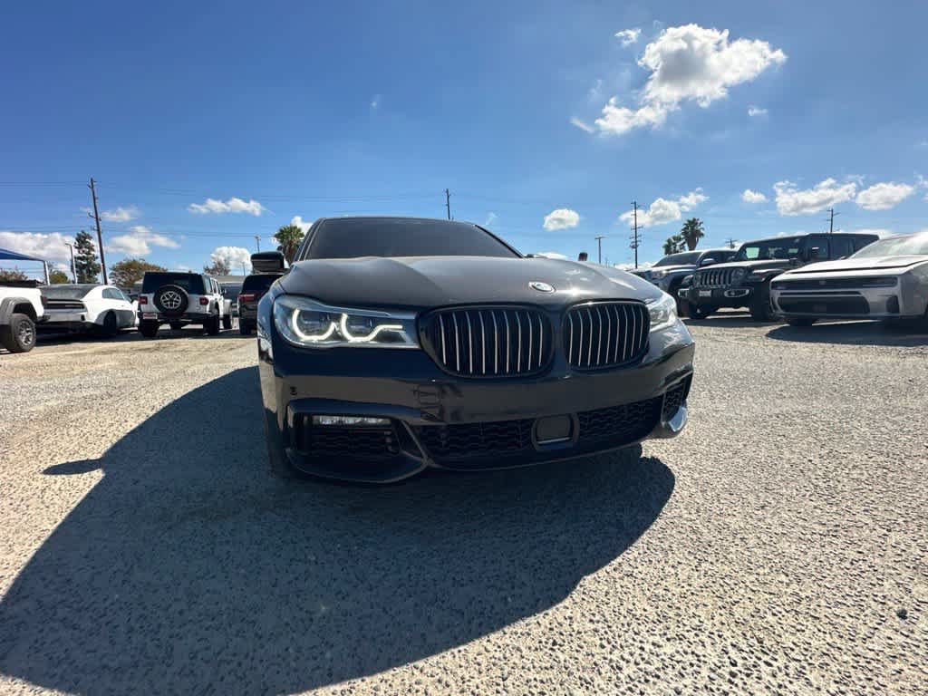 Used 2019 BMW 750i w/ M Sport Package RWD image 2