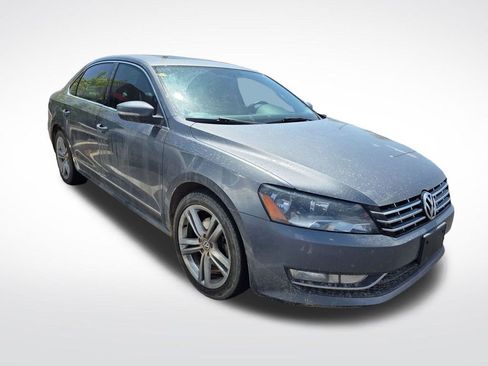 Used 2015 Volkswagen Passat TDI SEL Premium FWD image 3