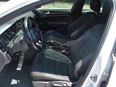 Used 2017 Volkswagen GTI SE FWD image 11