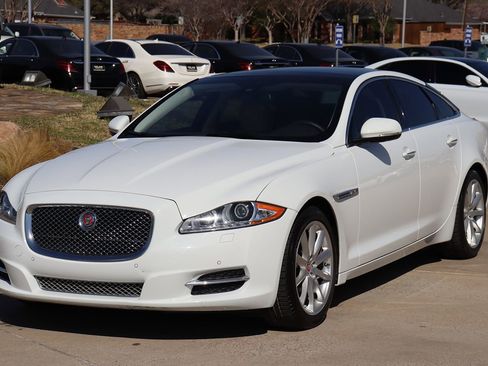 Used 2014 Jaguar XJ image 5