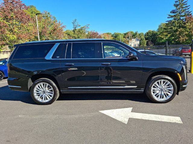 Used 2026 Cadillac Escalade ESV Luxury w/ LPO, Floor Liner Package AWD/4WD image 7