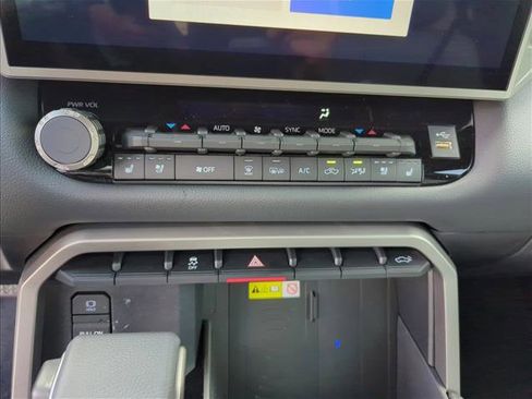 New 2026 Toyota Tundra Limited AWD/4WD image 17