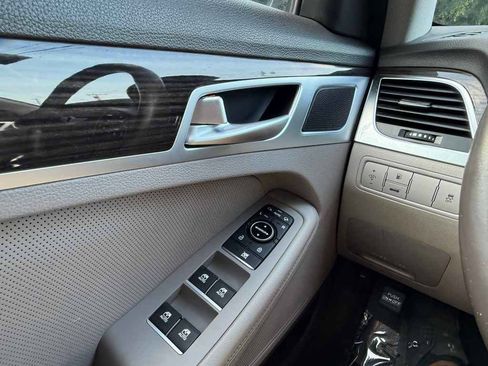 Used 2016 Hyundai Genesis 3.8 RWD image 17