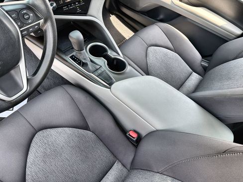 Used 2022 Toyota Camry LE w/ Convenience Package FWD image 20